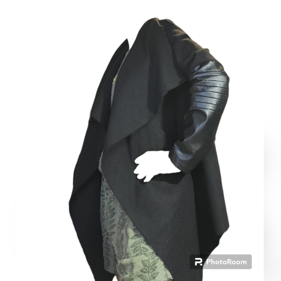 Onayaya Winter Cape Black w/ Faux leather arms. Waterfall open front FITS LIKE M - Picture 2 of 7